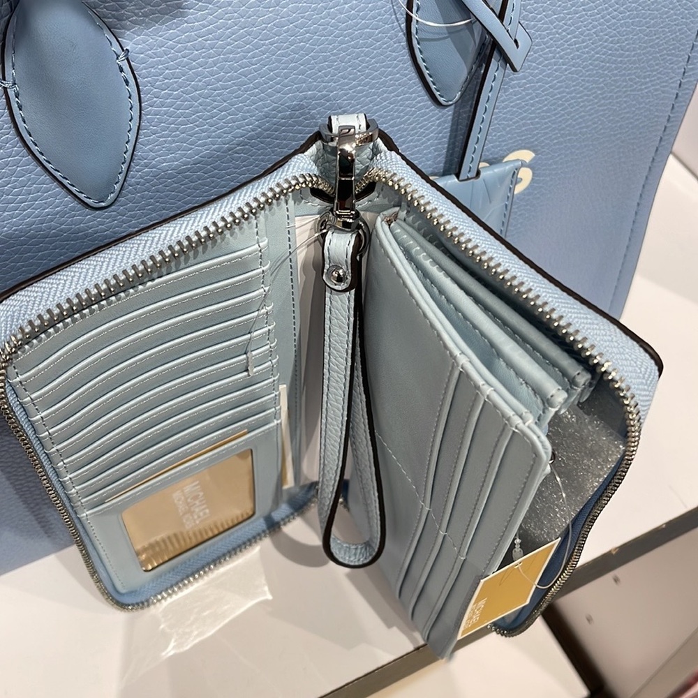 Brand New with Tag authentic Michael Kors Jet Set Travel Large Trvl CONTINENTAL - Picture 7 of 16